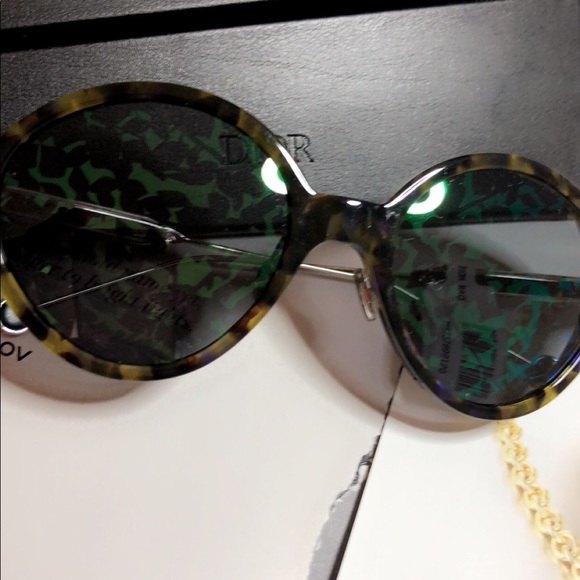 Sunglasses main image 4